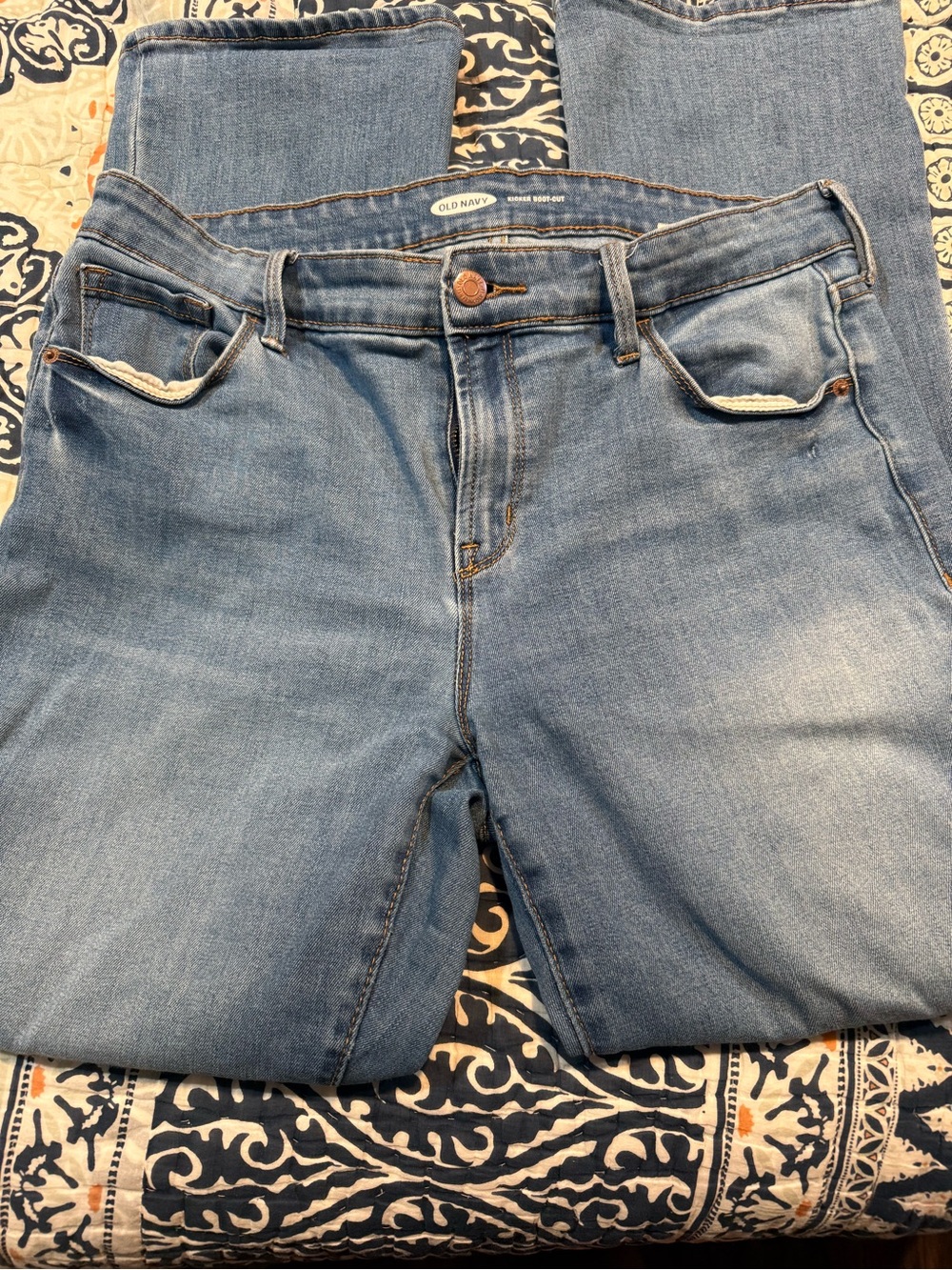 Old Navy kicker boot cut Women’s Jeans. Size 12 short.
